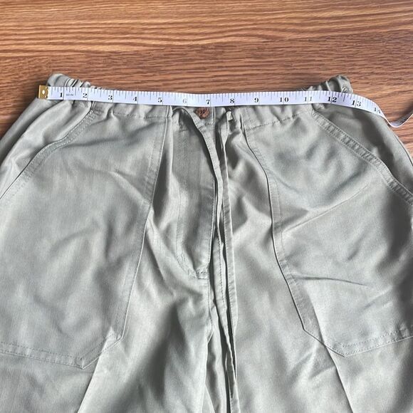 Tommy Bahama Size Small 100% Silk Tropical Floral Capri Pants New - Picture 5 of 10